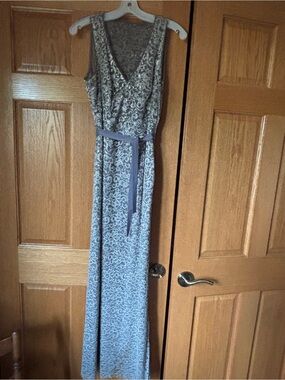 Sleeveless Lace V-Neck Maxi Dress in Gray ‘Mother of the Bride’